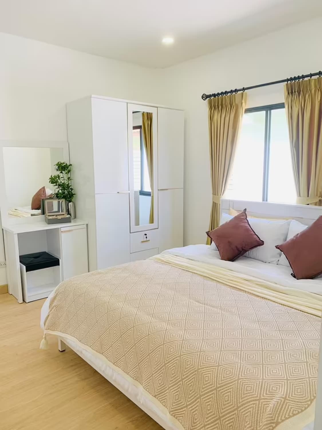 4 Bedroom House - Image 20