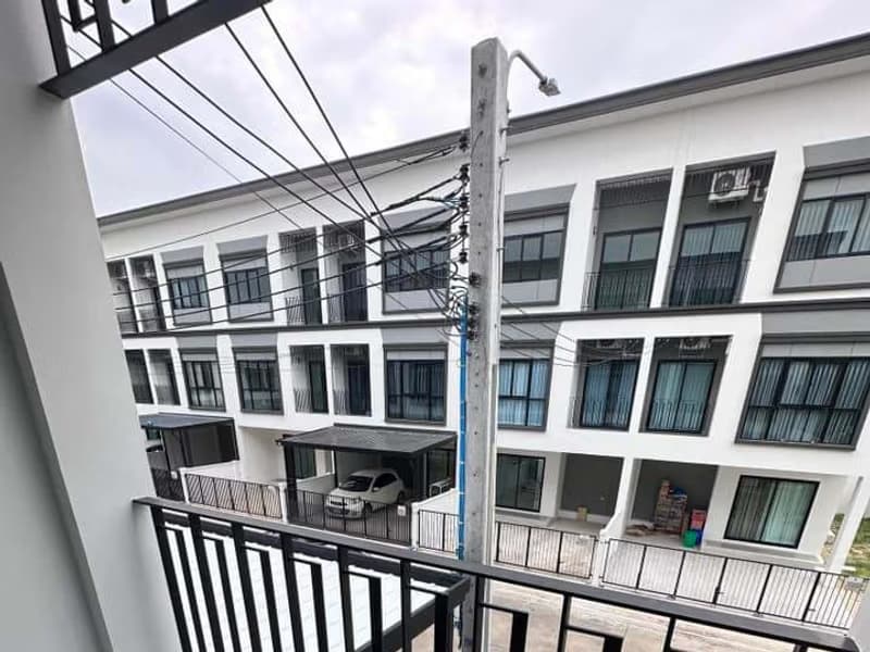 4 Bed Townhouse for Sale in Mueang Samut Prakan