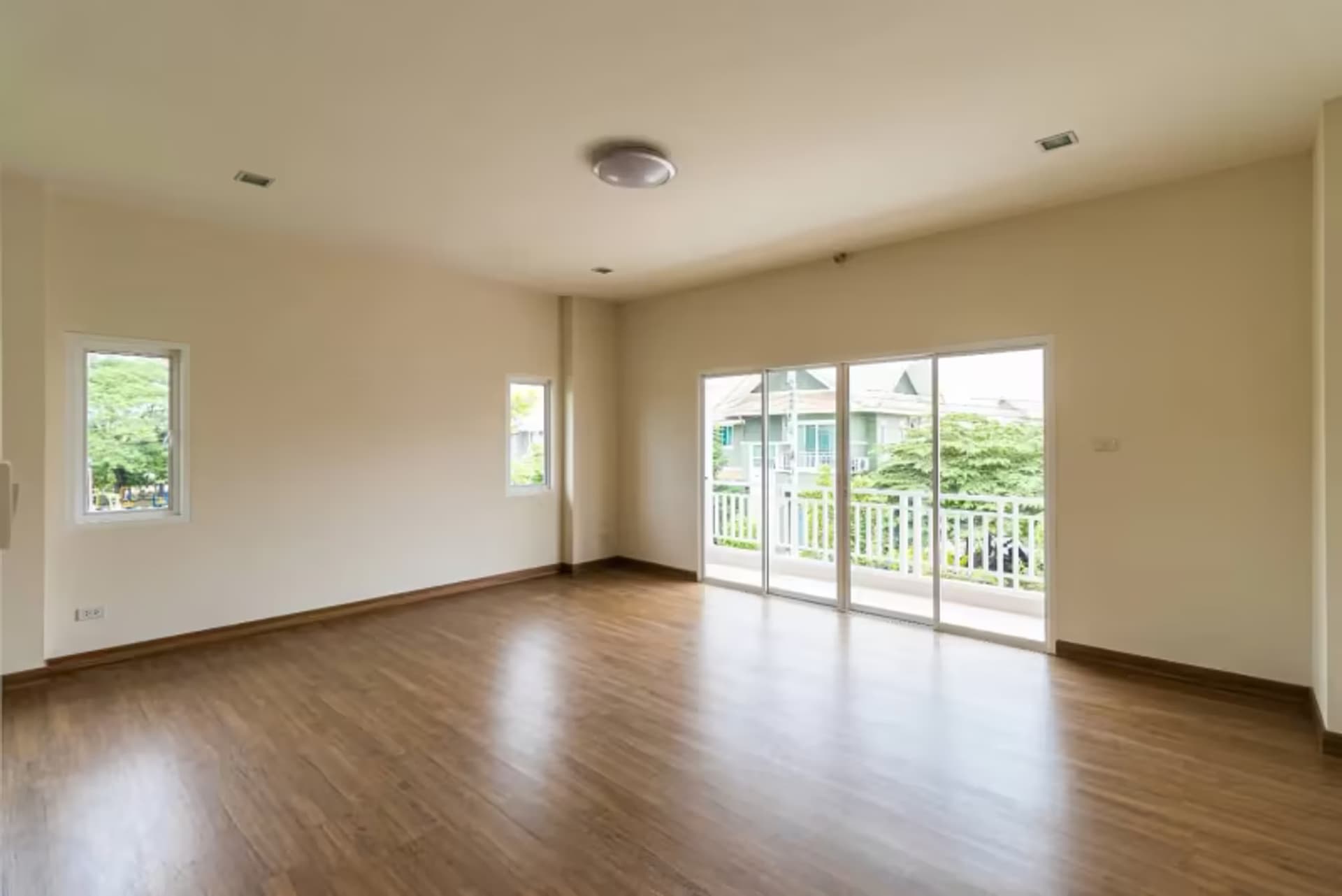 4 Bedroom House - Image 8