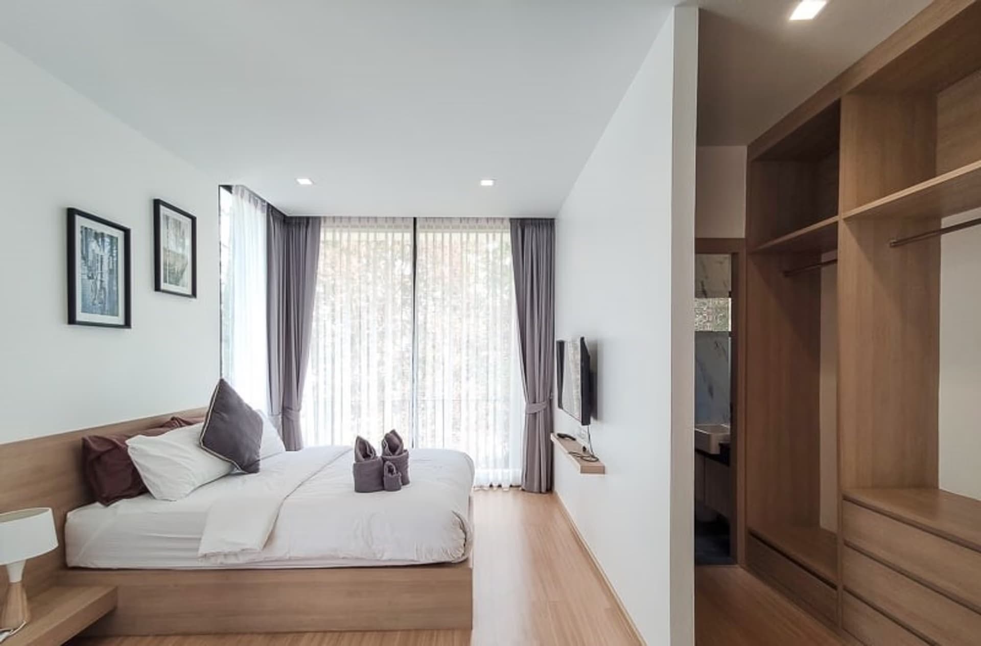 5 Bedroom House - Image 11