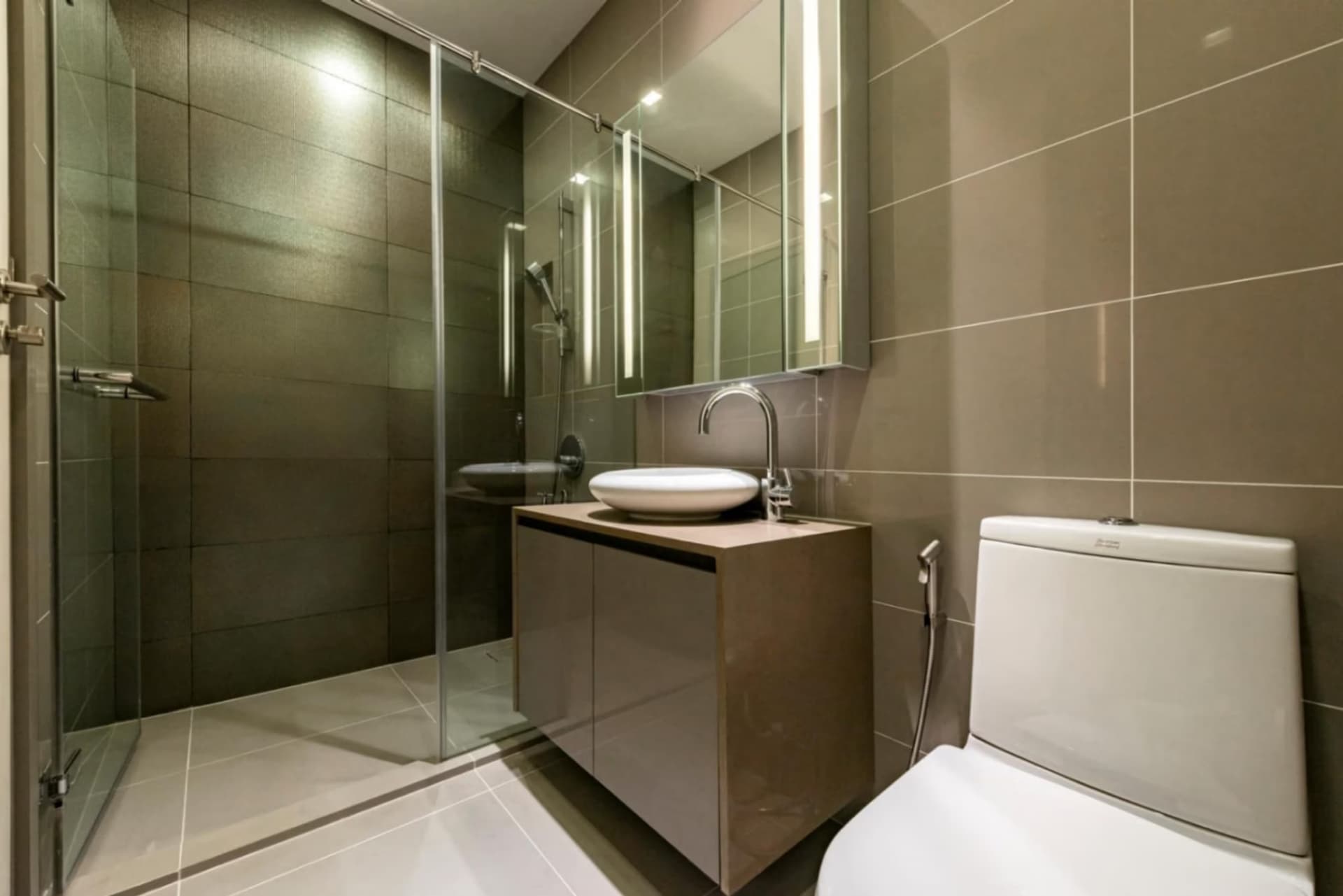 2 Bed Condo for Rent and Sale in Bang Rak - Image 12