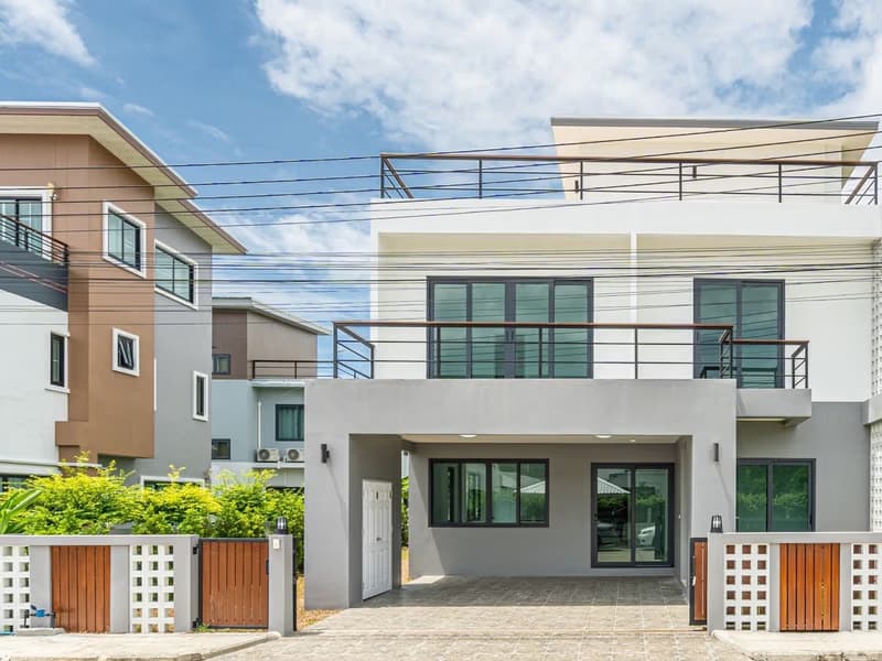 6 Bed House for Rent in Mueang Chiang Mai