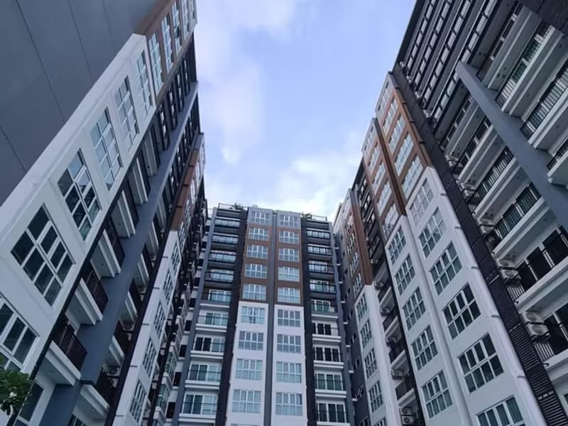 1 Bedroom Condo