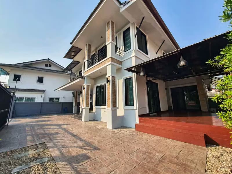 5 Bedroom House