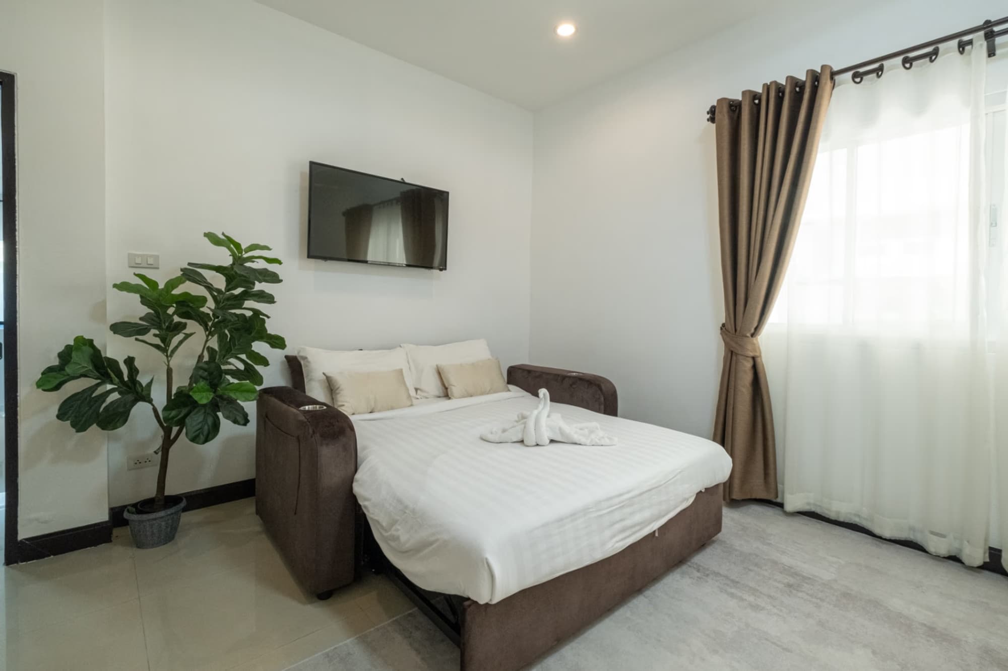 4 Bed House for Rent in Mueang Chiang Mai - Image 12