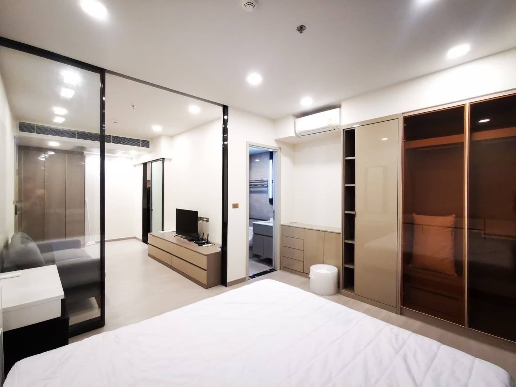 1 Bed Condo for Rent  Near Phra Ram 9 MRT - Image 2