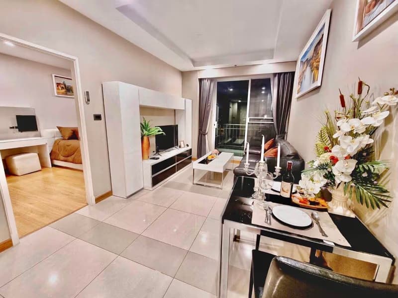 1 Bed Condo for Rent and Sale  Near Thailand Cultural Centre MRT