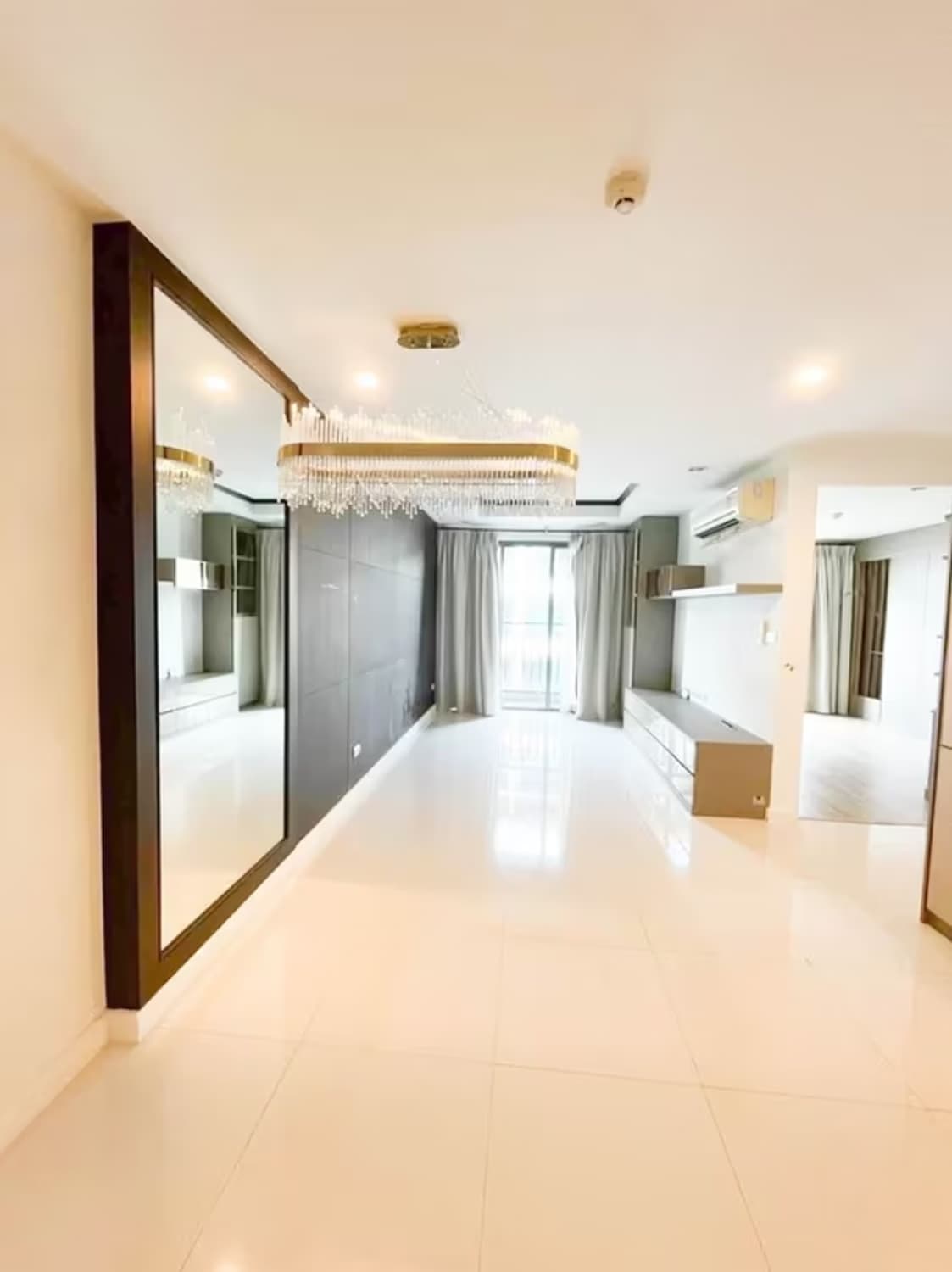 1 Bedroom Condo - Image 1