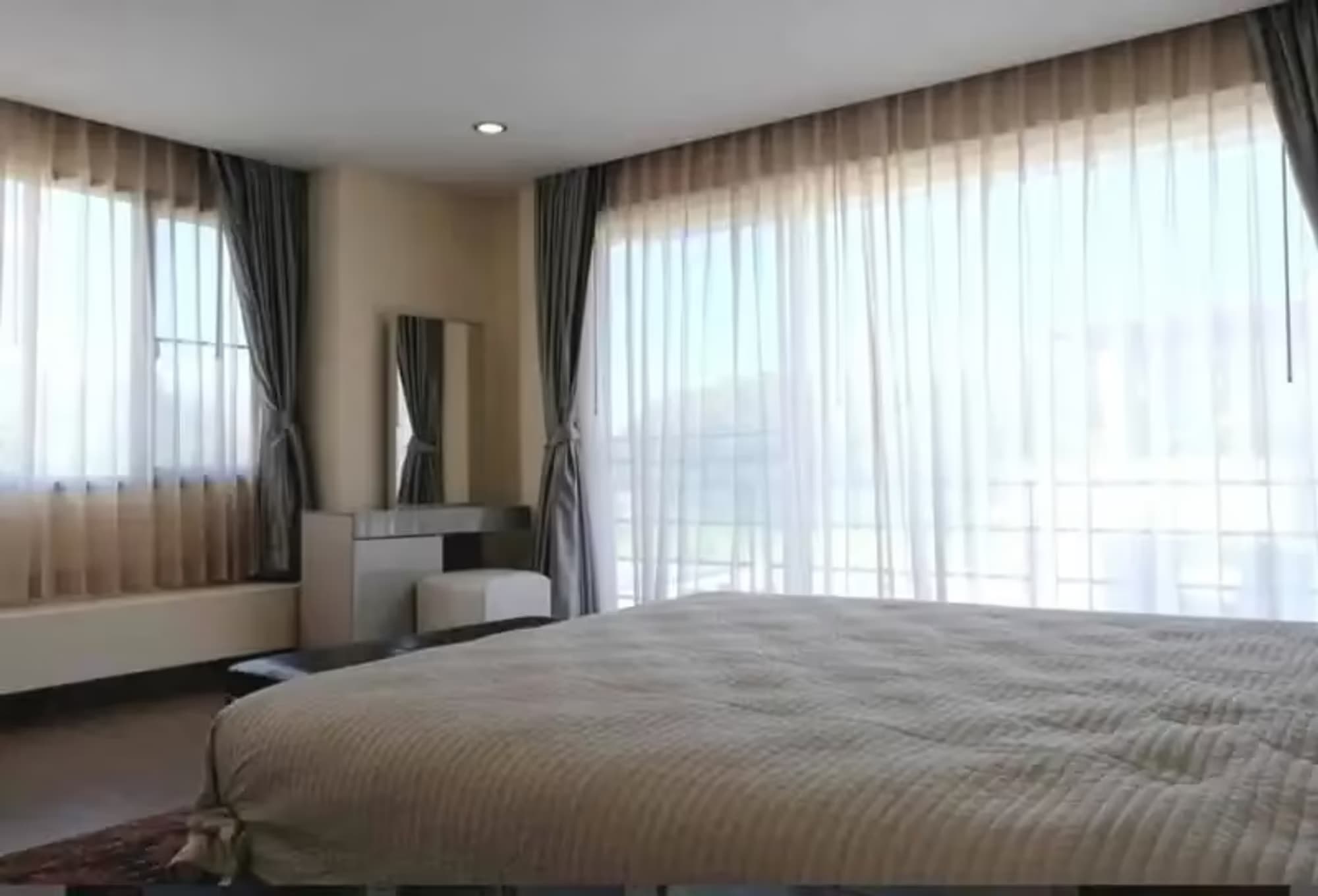 5 Bedroom House - Image 3