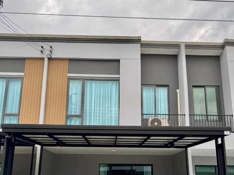 3 Bed Townhouse for Rent in Bang Phli