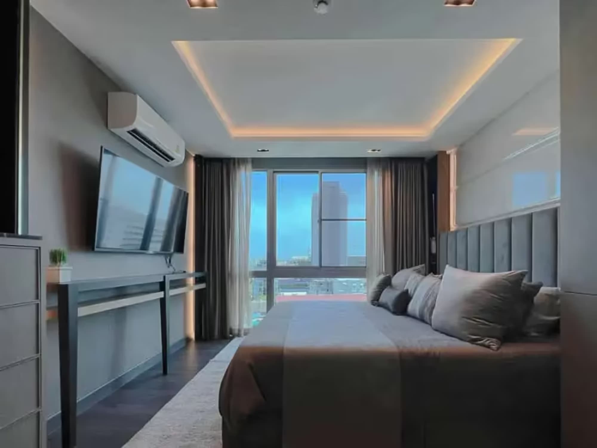 1 Bedroom Condo - Image 1
