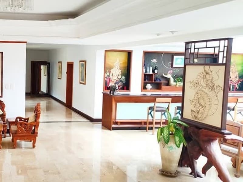 6 Bed House for Rent in Hang Dong District
