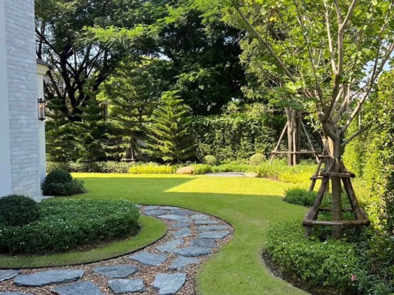 5 Bed House for Rent and Sale in Lat Krabang