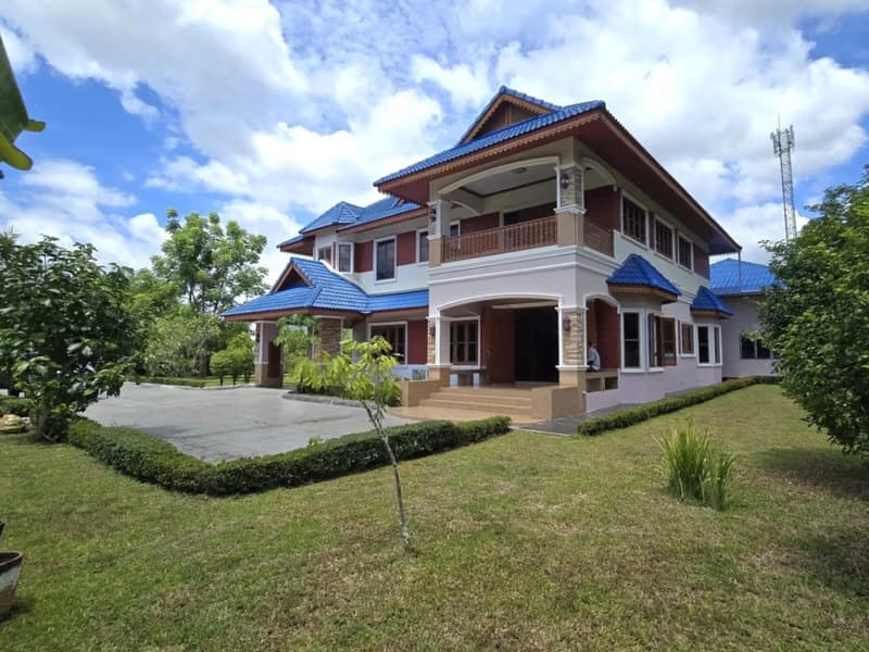 5 Bed House for Sale in Doi Saket District