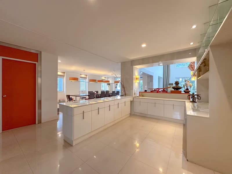 9 Bed House for Sale in Watthana