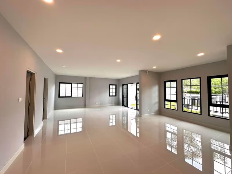 4 Bed House for Sale in Bang Phli