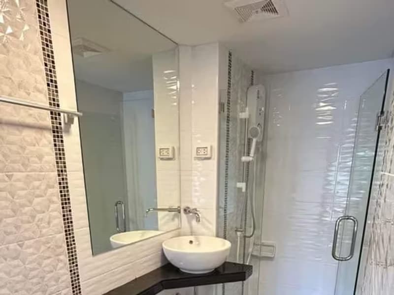 1 Bedroom Condo
