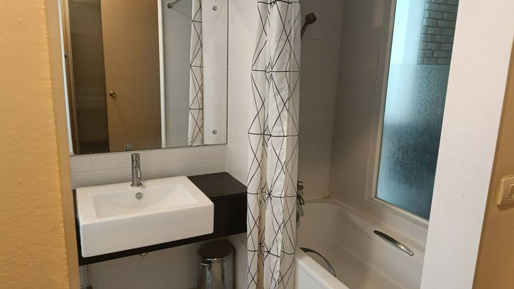 Condo for Rent at IDEO Ratchada-Huai Khwang - Image 6