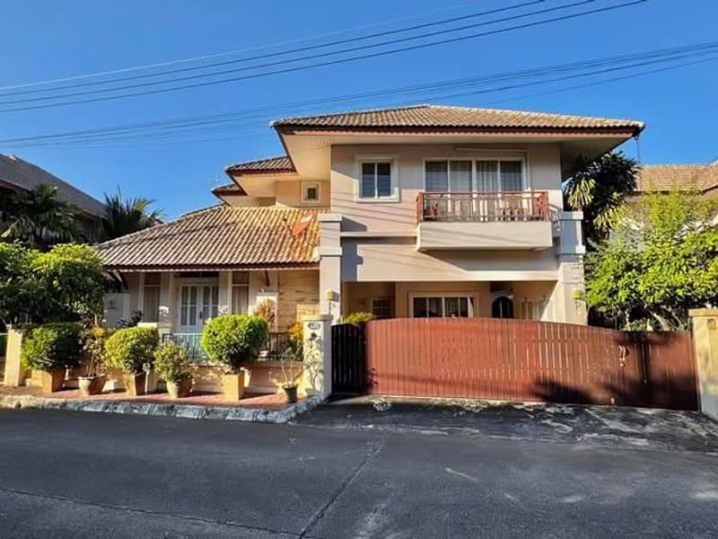 4 Bed House for Sale in Saraphi