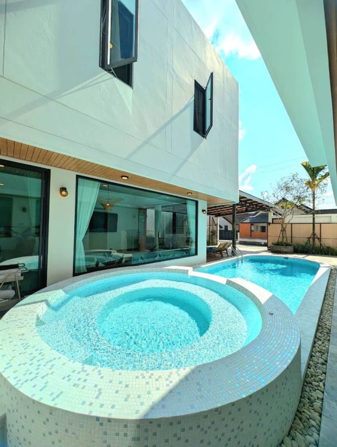 7 Bed House for Sale in Doi Saket District - Image 2