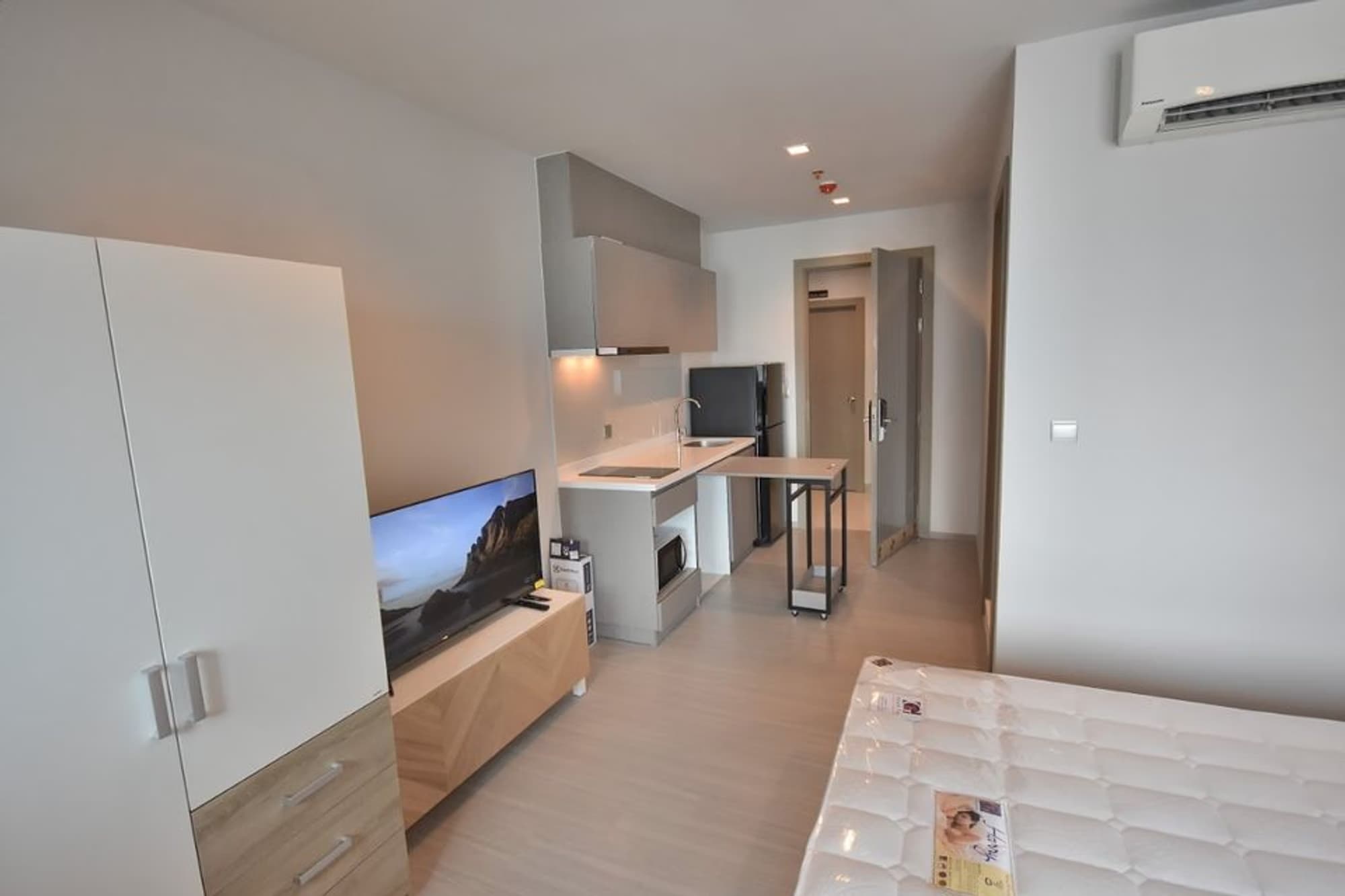 null Bed Condo for Rent and Sale  Near Phra Ram 9 MRT - Image 12