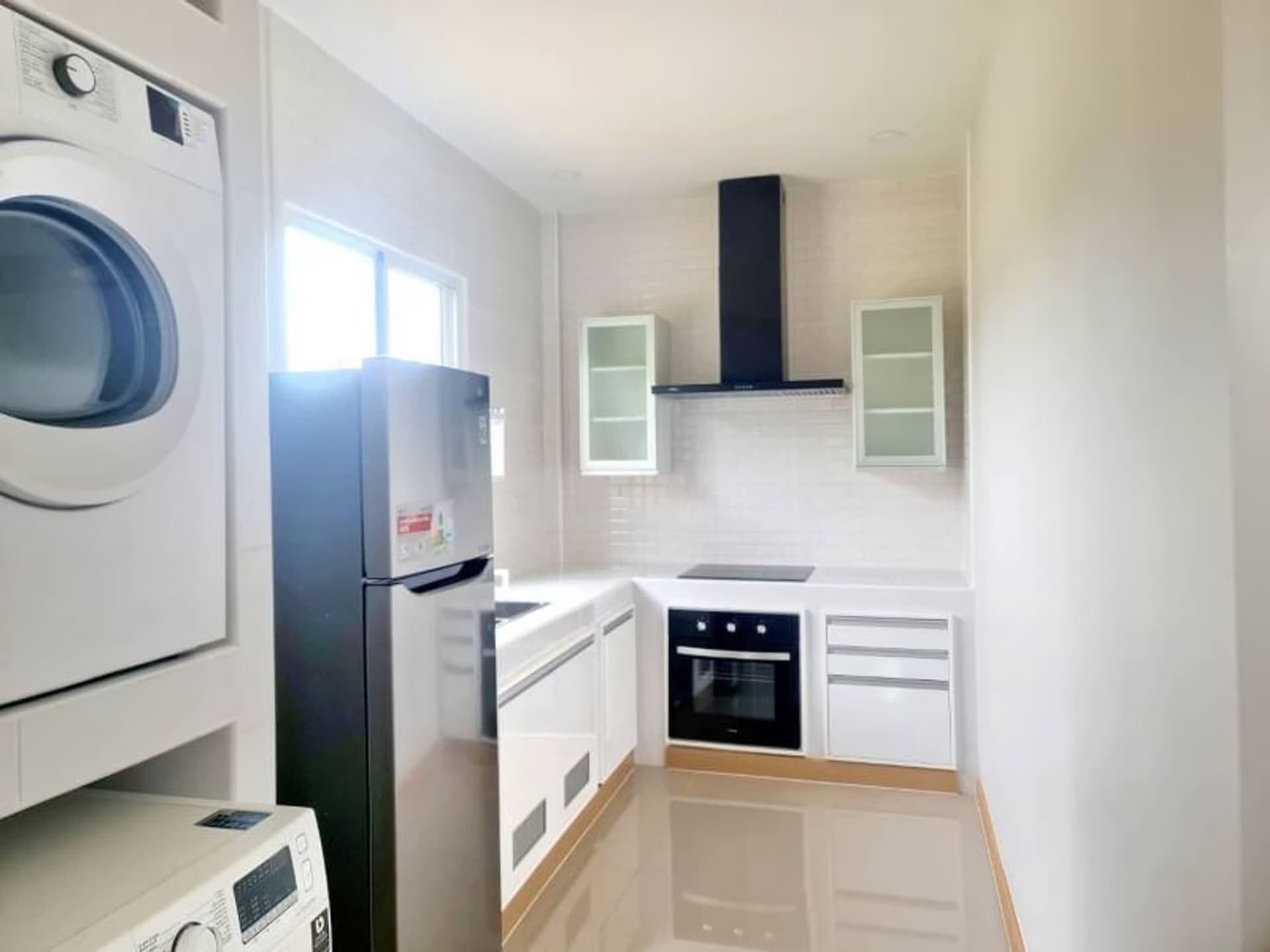 5 Bed House for Rent in undefined - Image 4