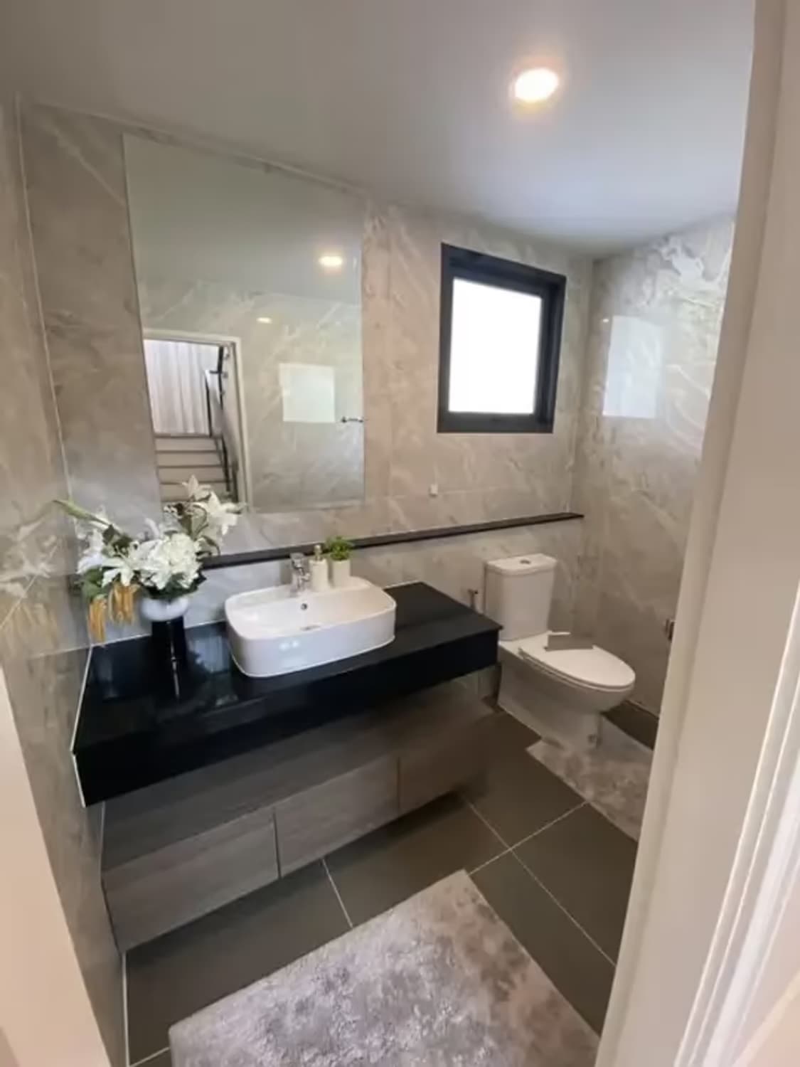 5 Bedroom House - Image 14