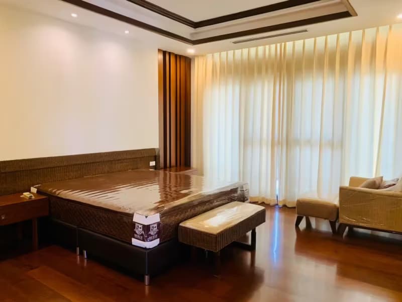 6 Bedroom House