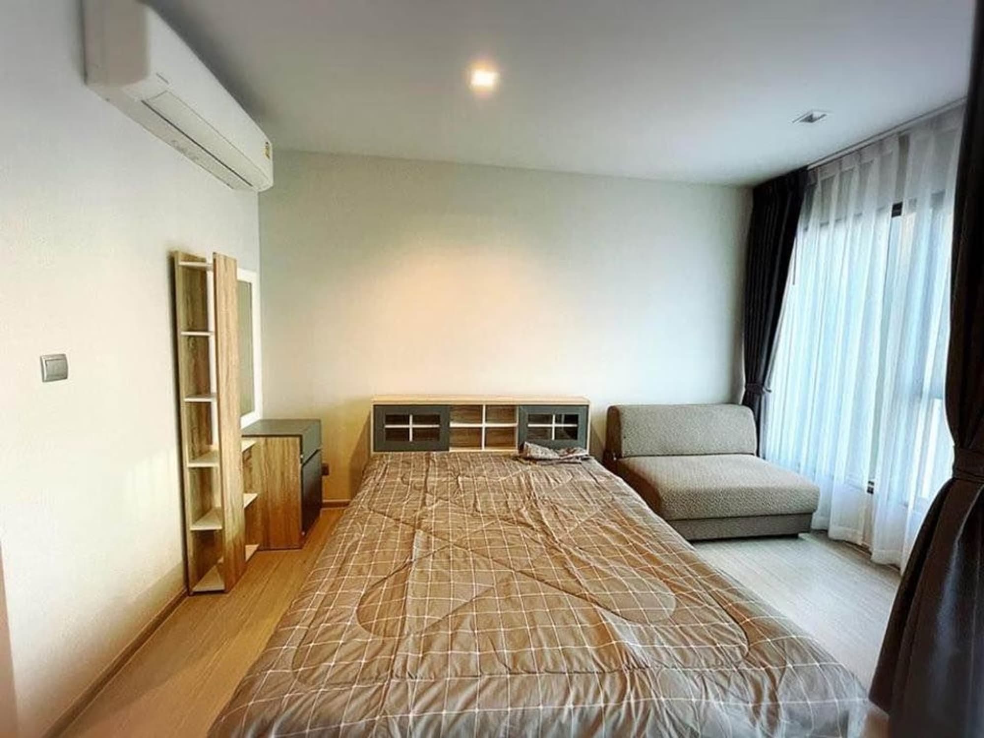 1 ห้องนอน Condo สำหรับ จำหน่าย ใกล้ Phra Ram 9 MRT - Image 1