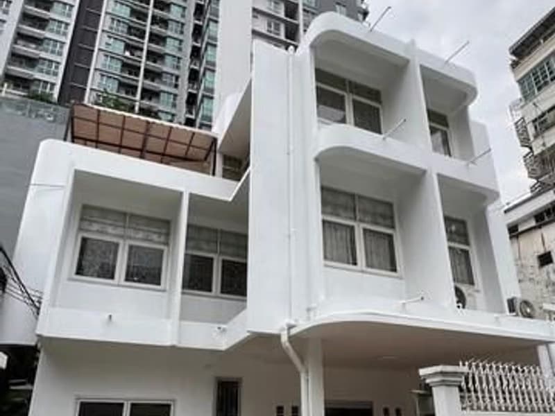 4 Bed House for Rent in Sathon