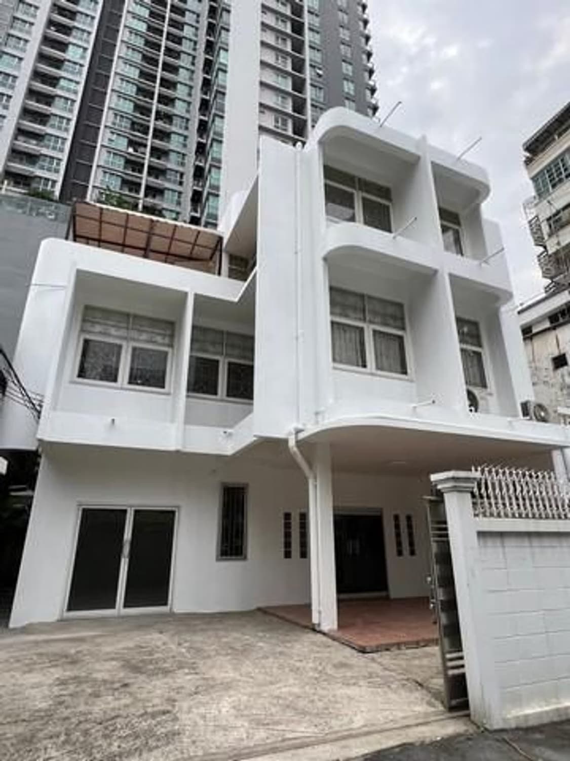 4 ห้องนอน House สำหรับ จำหน่าย ใน สาทร - Image 1