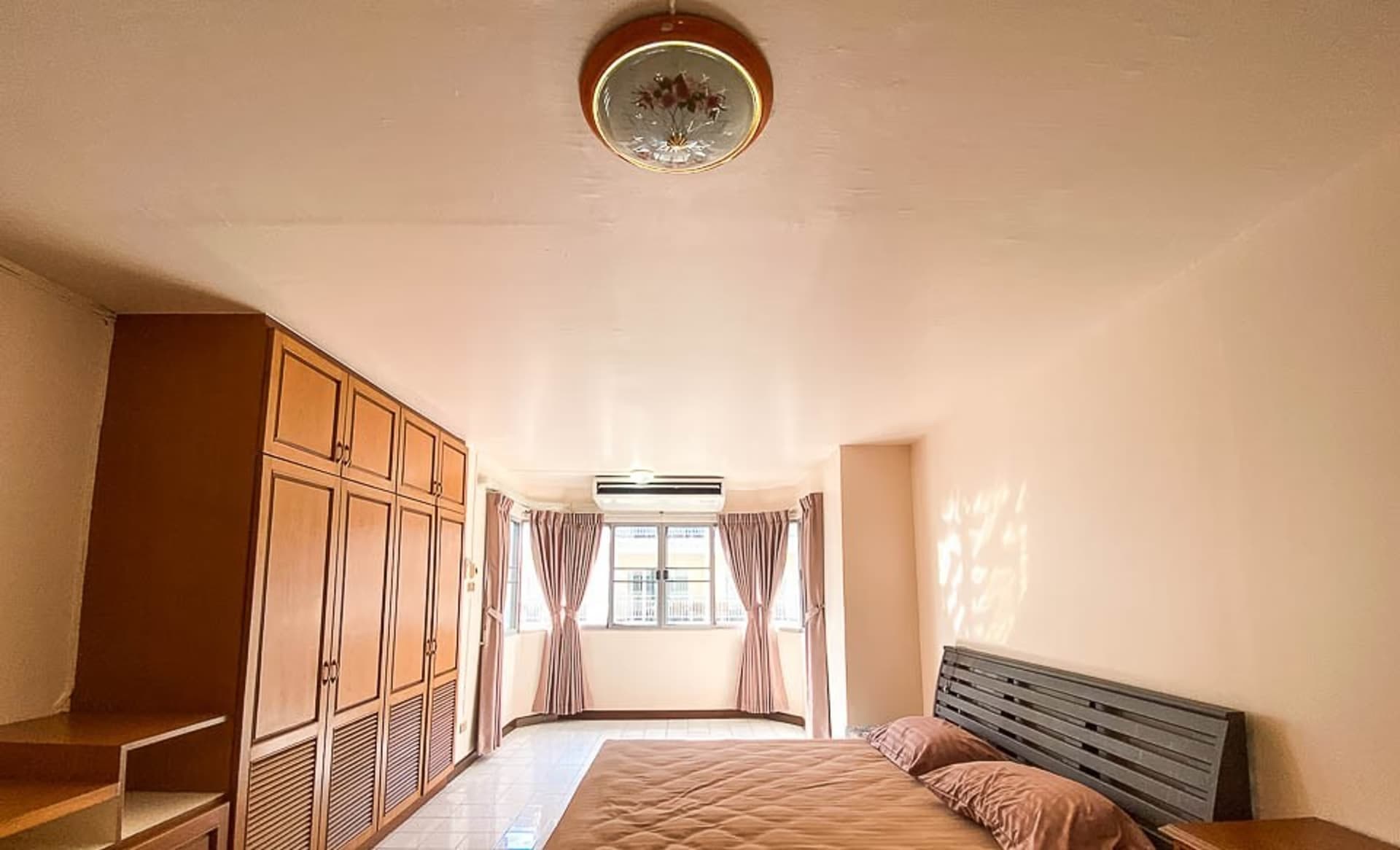 1 Bedroom Condo - Image 8