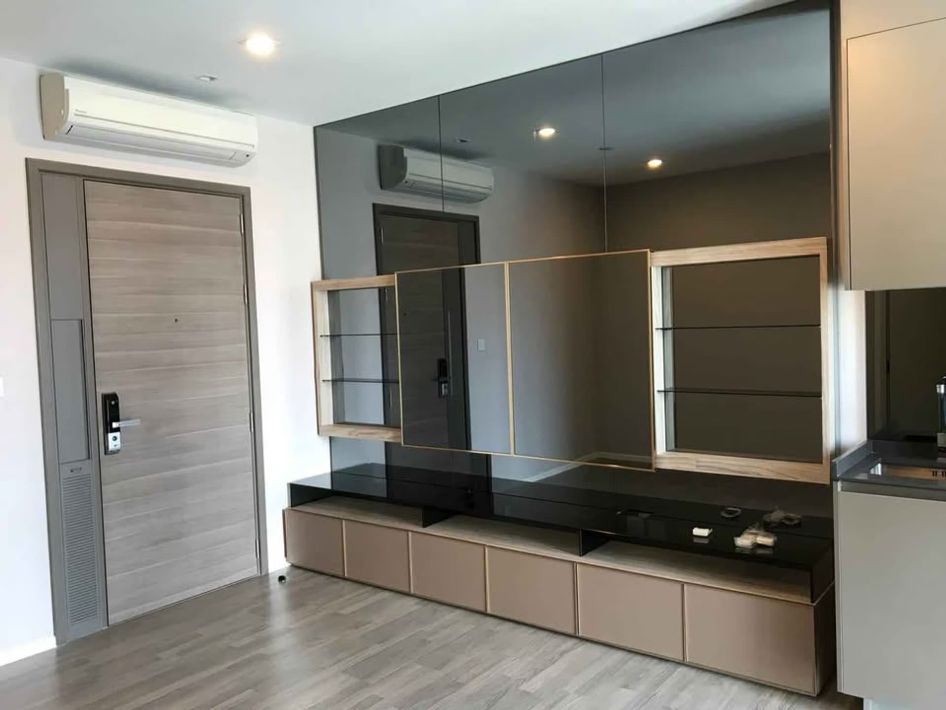 1 Bed Condo for Rent and Sale in Phra Khanong - Image 2