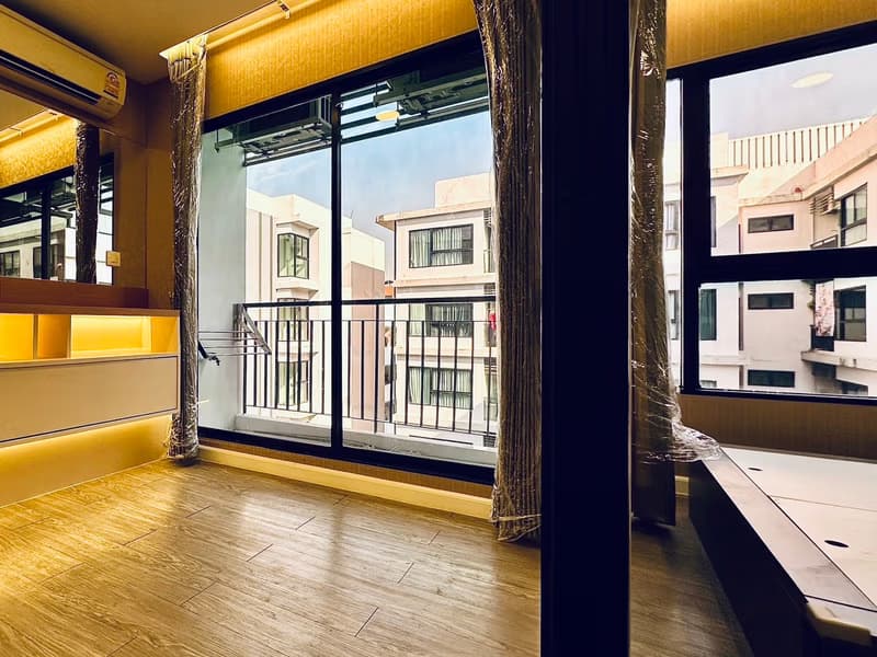 Condo for Sale at Villa Lasalle