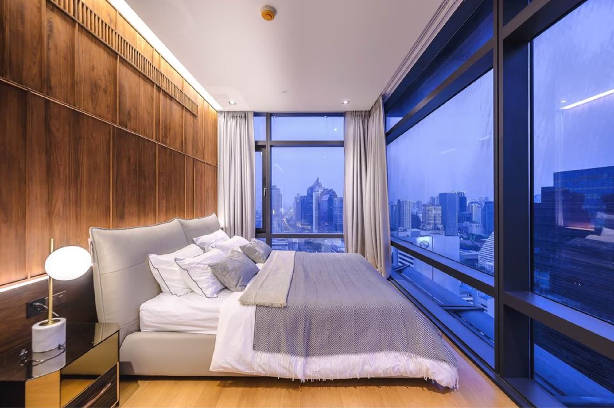 2 ห้องนอน Condo สำหรับ ขายและจำหน่าย ใกล้ Makkasan ARL - Image 5