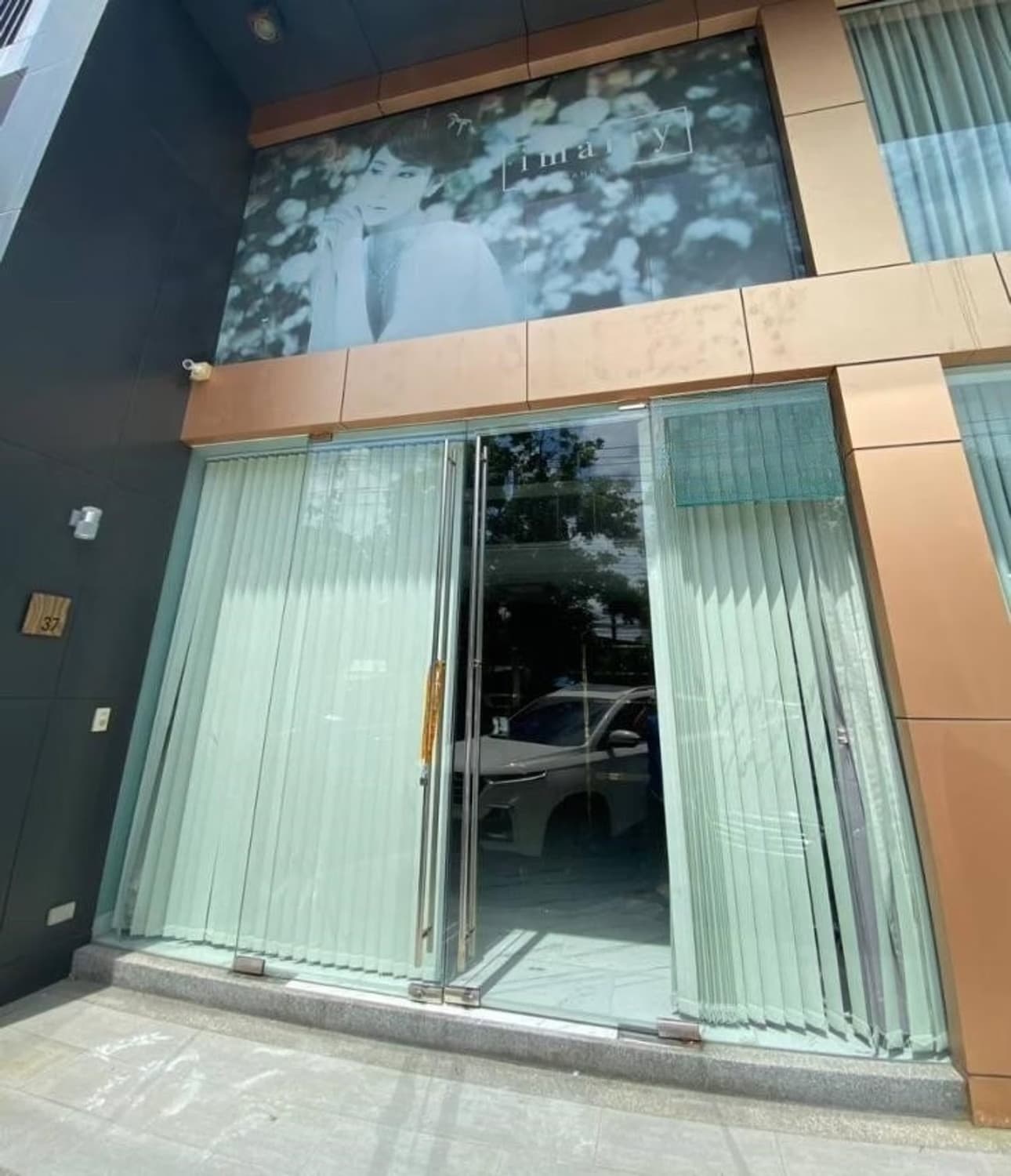 Studio Commercial for Sale in Bang Na - Image 1