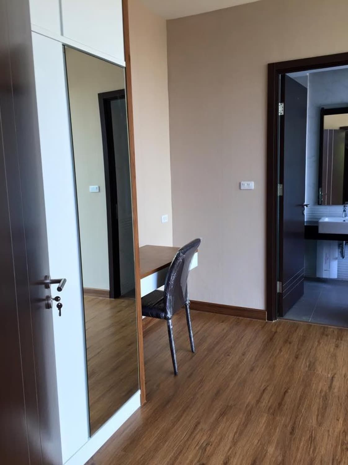 Condo for Sale, Rent at Stylish Condo - Image 12
