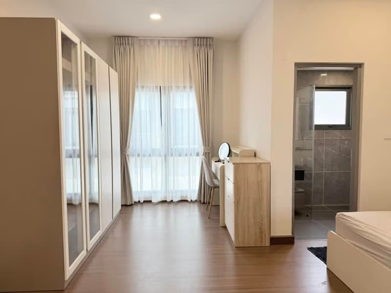 4 Bed House for Rent in Bang Phli