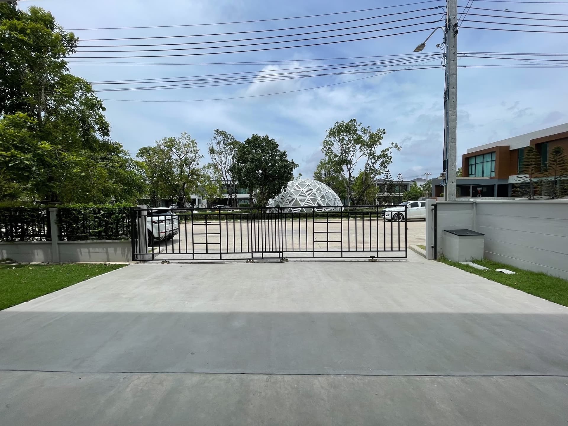 4 Bed House for Rent and Sale in Bang Phli, Samut Prakan - Image 5