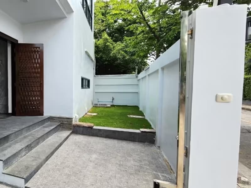 5 Bedroom Home office for rent 
