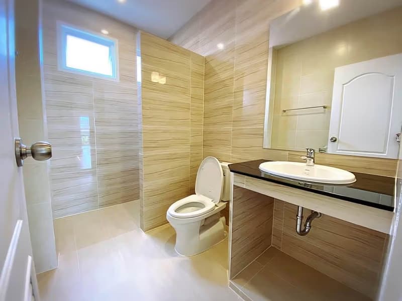 4 Bed Townhouse for Rent in Hang Dong