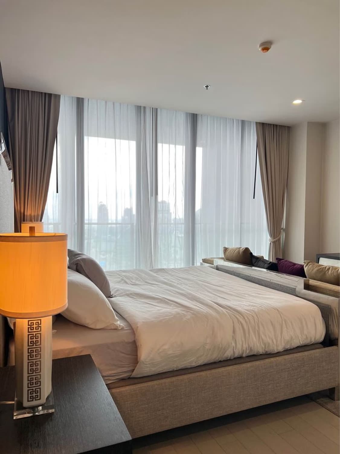 Condo for Rent at Noble Ploenchit - Image 11
