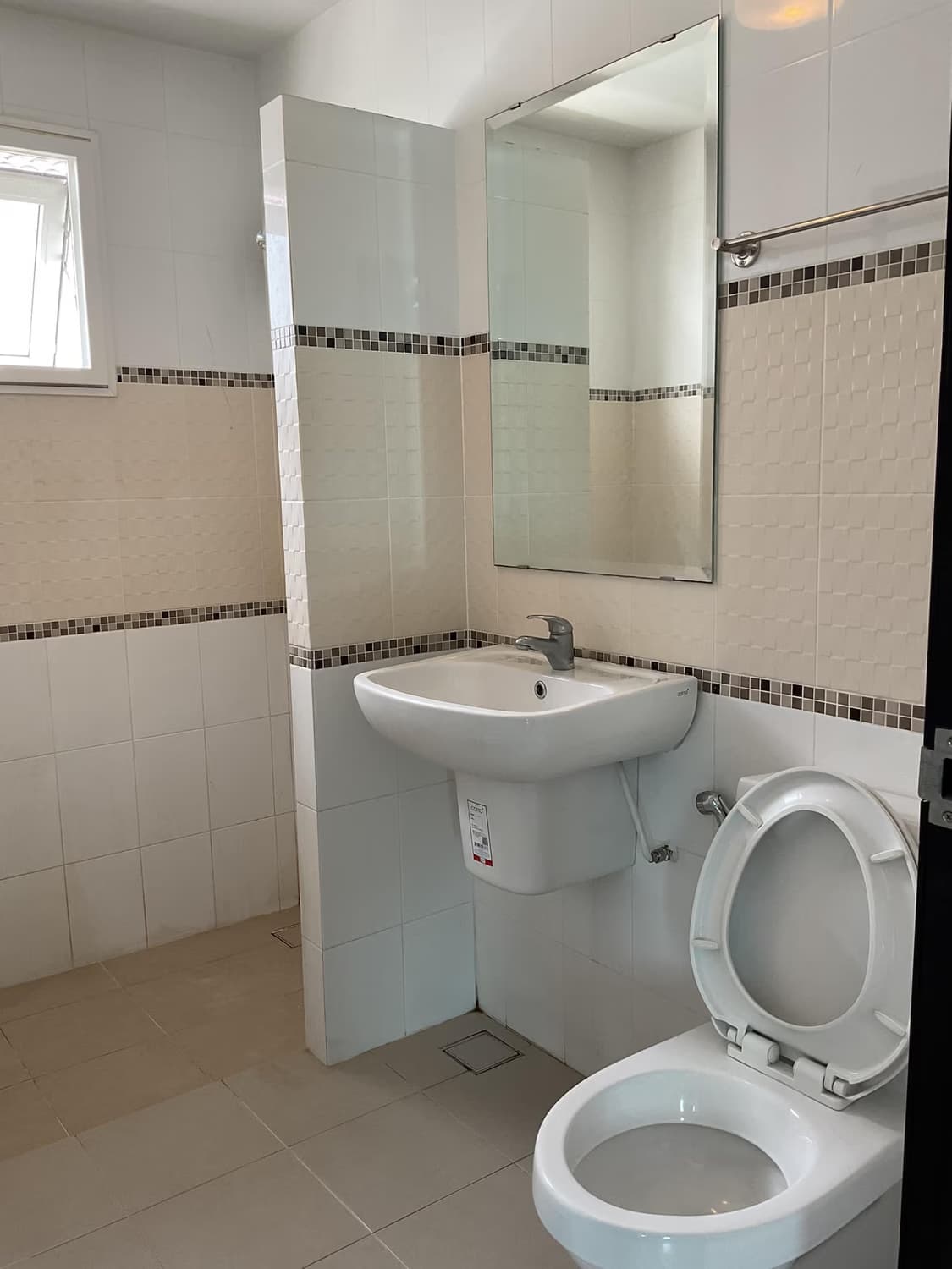 3 Bed House for Rent in Hang Dong - Image 8
