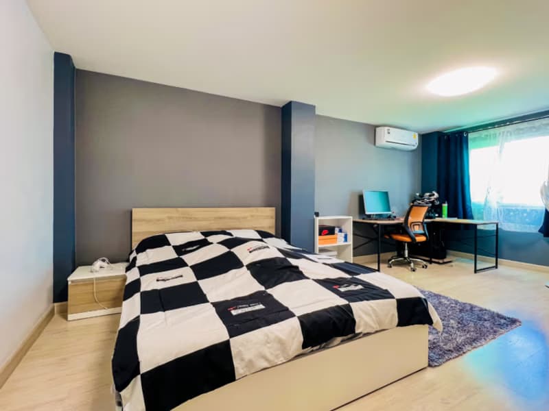 6 Bed House for Sale in Mueang Chiang Mai