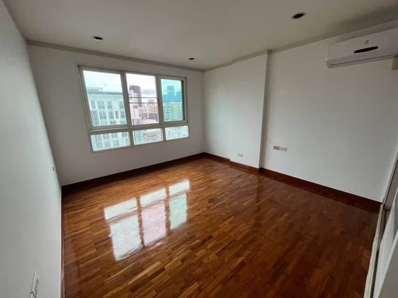 Condo for Sale at Baan Siri Sathorn