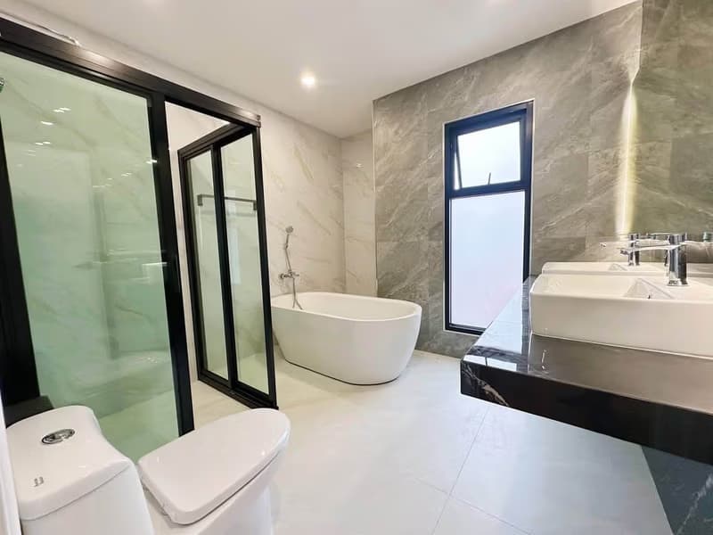 5 Bed House for Rent in Mueang Chiang Mai District