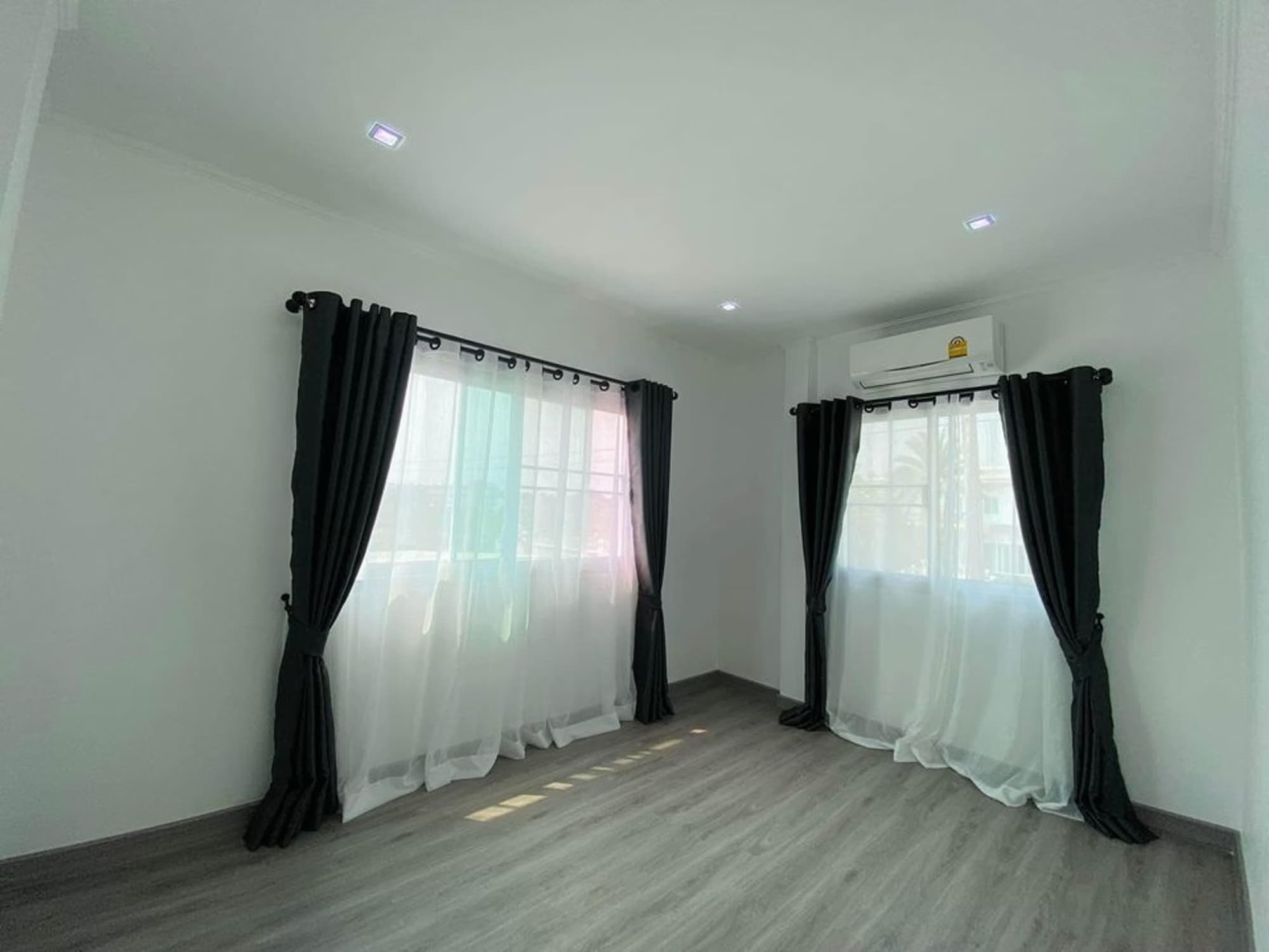 5 Bed House for Rent in Mueang Chiang Mai - Image 9