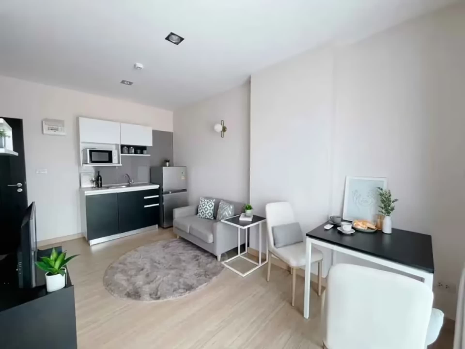4 Bedroom Condo - Image 8