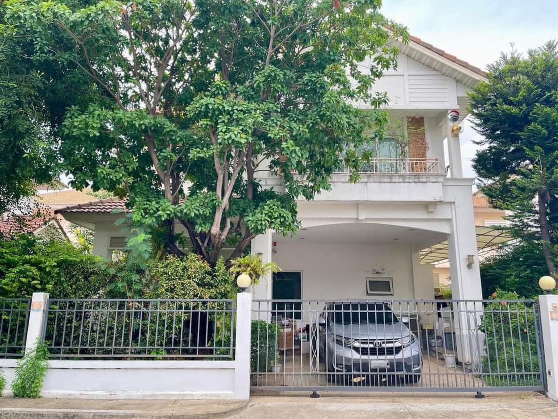 3 Bed House for Rent and Sale in Bang Phli - Image 1