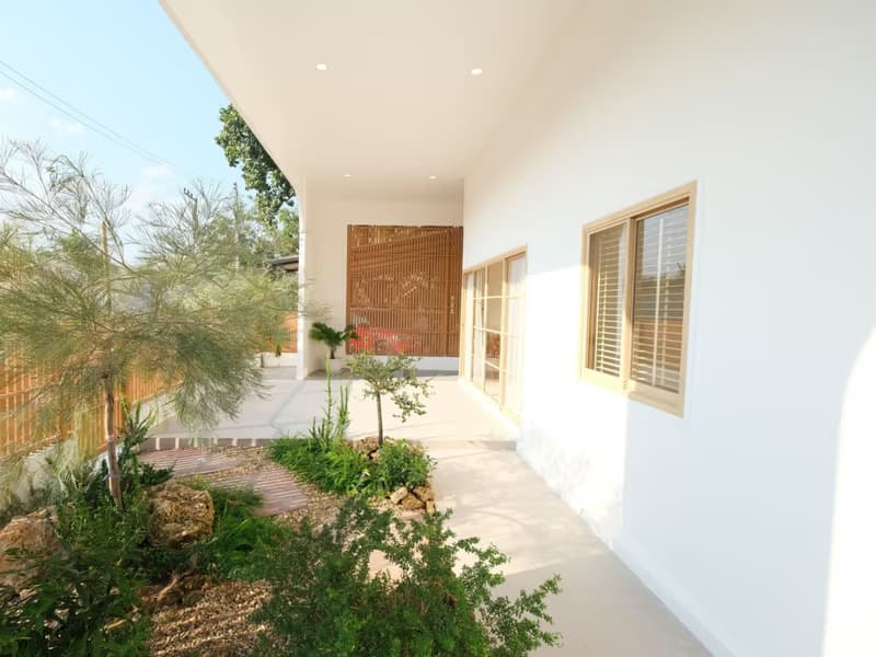 4 Bed House for Rent and Sale in Saraphi District